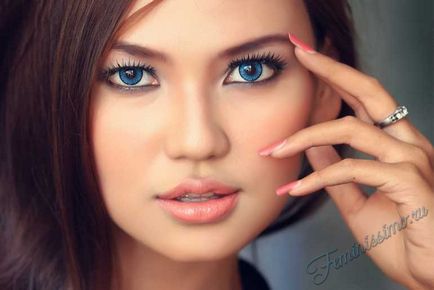 Gyönyörű smink kék szeme otthon (lépésről lépésre képek és videó)