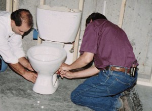 Rögzítése a WC a padlóra lehetőségeket és azok jellemzői, a használati utasítást