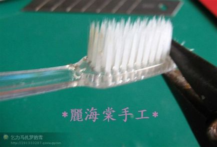 Horgolt horog egy régi fogkefe mikron