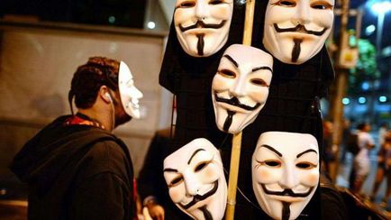 Anonymous maszk saját kezét