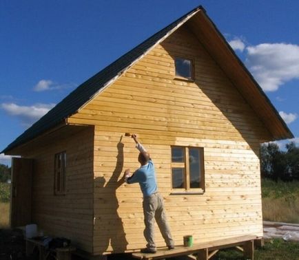 Burkolóanyagok fa ház homlokzata