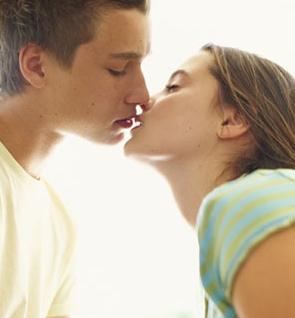 Néhány javaslat, hogy hogyan lehet egy srác kellemesen során egy csók