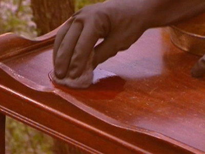 Patinállási fa kezével video utasítást, hogyan kell csinálni, főleg a festék felhordására,