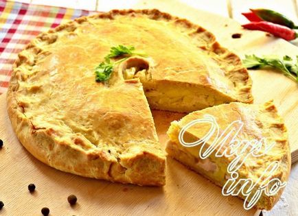 Pite csirke burgonyával a sütőben recept egy fotó