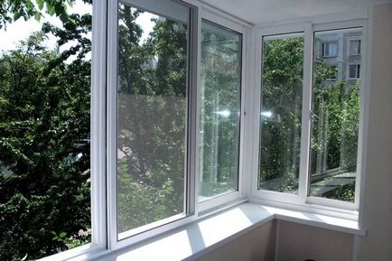 Műanyag ablakok az erkélyen üvegezés loggiák, telepítés, máz a saját kezét, ami jobb