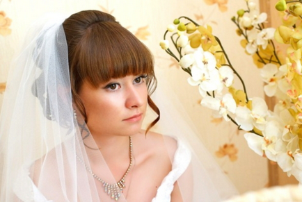 Frizurák esküvőre nagy durranással kiválasztása az ideális alak