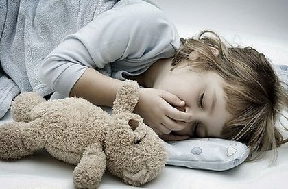 Baba alszik a szülőkkel - az érvek és ellenérvek, hogyan elválasztott gyerek egy gyerek alszik a szülőkkel