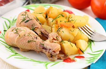 Recept csirke burgonyával bográcsban - receptek piknik étkezés az üstben a 1001 étel