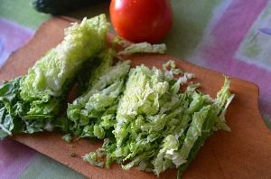 Recept saláta káposzta, uborka és a paradicsom