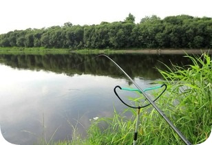 Horgászat a folyón a feeder