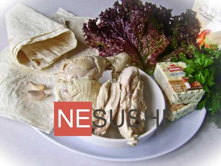 Tekercset lavash csirkével és sajttal