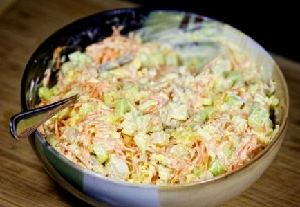 Koreai saláta sárgarépa és a csirke-lépésre recept