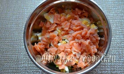 Saláta piros hal, uborka és tojás