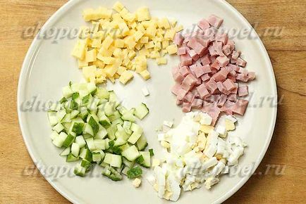 Saláta sonkával, sajttal és uborkával - egy finom receptet, fényképes