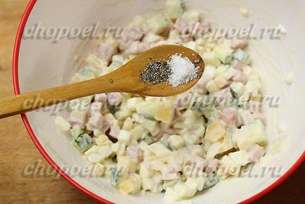 Saláta sonkával, sajttal és uborkával - egy finom receptet, fényképes