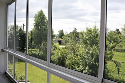 Self-telepítés műanyag ablakok az erkélyen, felújítása lakások saját kezűleg