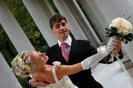 Esküvői tánc a menyasszony és a vőlegény
