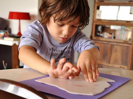 festés technikája gravírozás gyermekek saját kezűleg