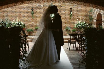 Esküvői hagyományok, hogyan töltik a menyasszony ára