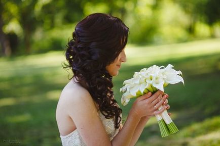 A hagyomány dobott virágcsokor menyasszonya klasszikus változat és eredeti ötletek