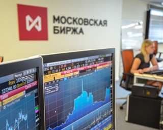 Ólom a gazdaság - meddig gyengül a rubel