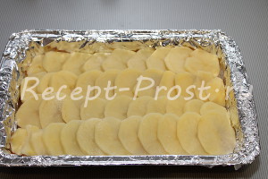 Sült burgonyával sávos a sütőben, az ételek petsepty fotó