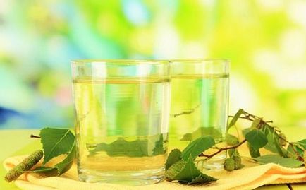 Birch sap előnyei és hátrányai, javallatok és ellenjavallatok, receptek (bizonyság) Birch sap előnyei és hátrányai, javallatok és ellenjavallatok, receptek