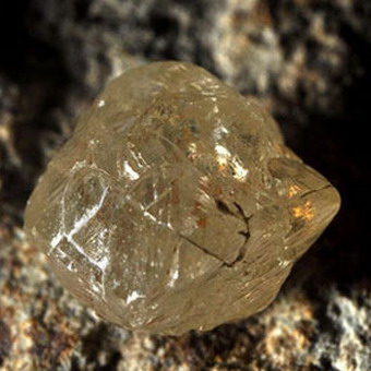 Gemstone gyémánt a fotó funkció, úgy tűnik, tulajdonságok (kő) Gemstone gyémánt a fotó funkció, mint amilyennek látszik, funkciók