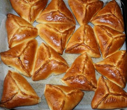 Hogyan farag sütemény zsemle élesztőből tésztát, fotók lépésről lépésre, útmutatást, hogyan kell fordulni (mint farag sütemények) Hogyan farag sütemény zsemle élesztőből tésztát, fotók lépésről lépésre, útmutatást, hogy lezárja