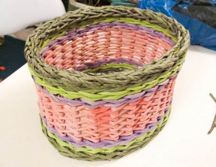 Gyűjtőcsatorna újságokból szövés, mivel azok nem a helyes dolgot, fotó és videó műhelyek (jobbra) Gyűjtőcsatorna újságokból szövés, mivel azok nem a helyes dolgot, fotó és videó műhelyek