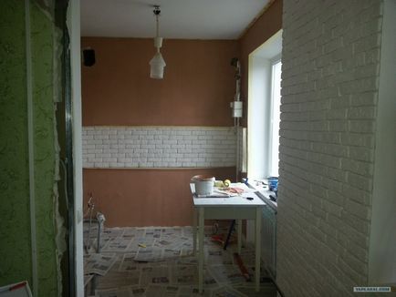 Dicséret! Amint azt felújított 2 szobás Hruscsov (peretirka mennyezeti falak) Dicséret! Amint azt felújított 2 szobás Hruscsov