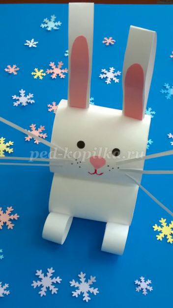 Hare papírcsíkot a kezével (sáv) Hare papírcsíkot a kezével