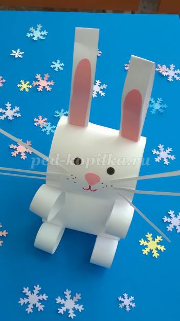 Hare papírcsíkot a kezünkkel (nyúl) Hare papírcsíkot a kezével