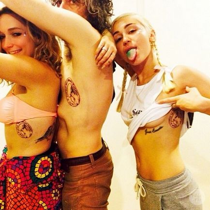 18 Tattoo Mayli Sayrus (jobb középső ujj) 18 Mayli Sayrus tetoválás