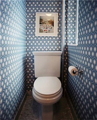 Hogyan díszítik a falakat a fürdőszobában olcsó és szép