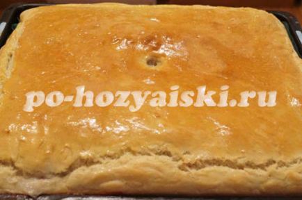 Élesztő pite hús és a burgonya, a recept egy fotót