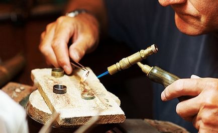 Hogyan kell megnyitni egy ékszerüzlet, mennyibe kerül (üzlet) Hogyan kell megnyitni egy ékszerüzlet, mennyibe kerül