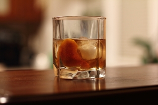 Hogyan kell inni bourbon, mint bourbon whiskey eltér