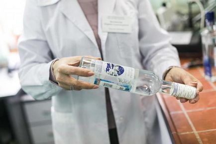 Hogyan lehet ellenőrizni, hamis vodka vagy sem (check) Hogyan ellenőrizheti, hogy a hamisított vodka