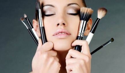 Hogyan készítsünk egy professzionális make-up otthon lépésről lépésre