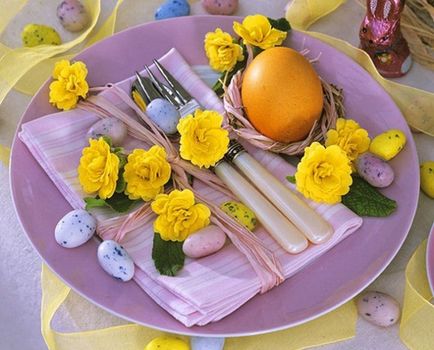 Hogyan díszítik a húsvéti asztal ötlet - egy blog éjszaka és három