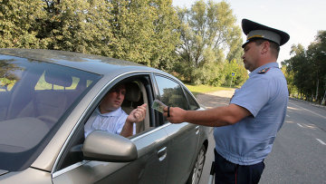Hogyan kell viselkedni a magyar forgalmi rendőr (automatikus stop) Hogyan kell viselkedni a magyar közlekedési rendőrök