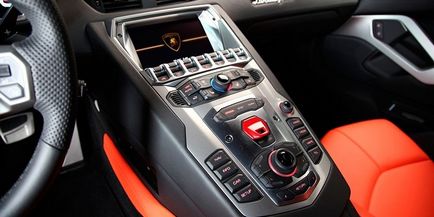 Lamborghini Aventador lp700-4 2016 ár, leírások, fotók, tesztvezetés