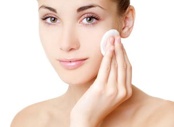 Lotion és az arc tónusos hasonlóságokat és különbségeket (tónusos) Testápoló és toner az arc hasonlóságok és különbségek
