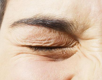 Miért Megrándulnak alsó szemhéj a bal szem okok és a kezelés