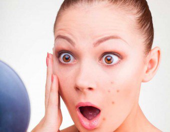 Miért menstruáció előtt pattanások az arcon