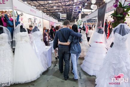 Készítsük el a menyasszony az esküvői, amely része a feladatai fotók és videók