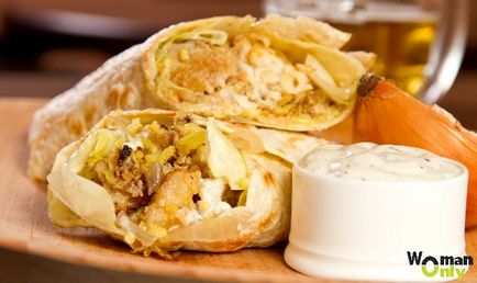 Tekercset lavash csirke töltelék egyszerű és klasszikus burrito