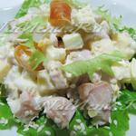 Saláta csirkével és gombával rétegek, a recept egy fotót