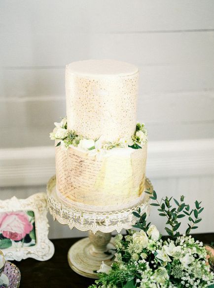 Esküvői torta és kétszintes földszintes